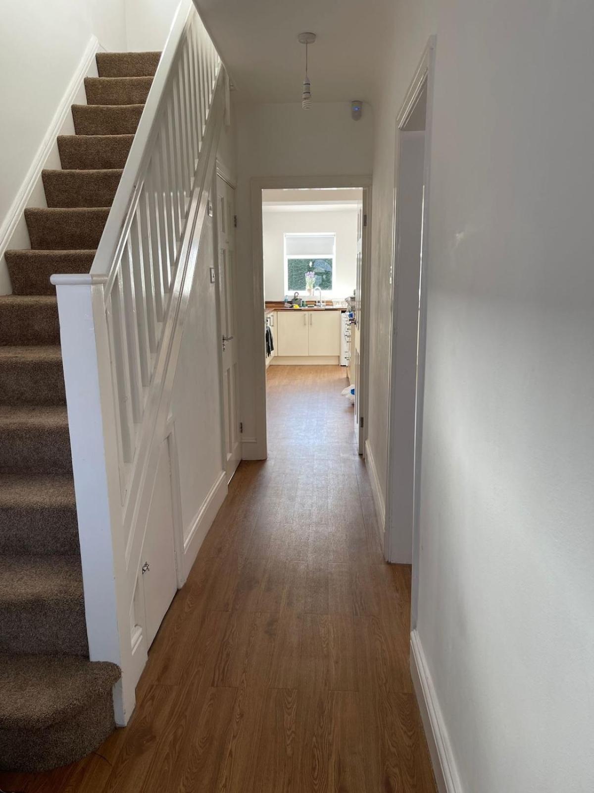 Spacious 3 Bed With Driveway Holiday home Manchester