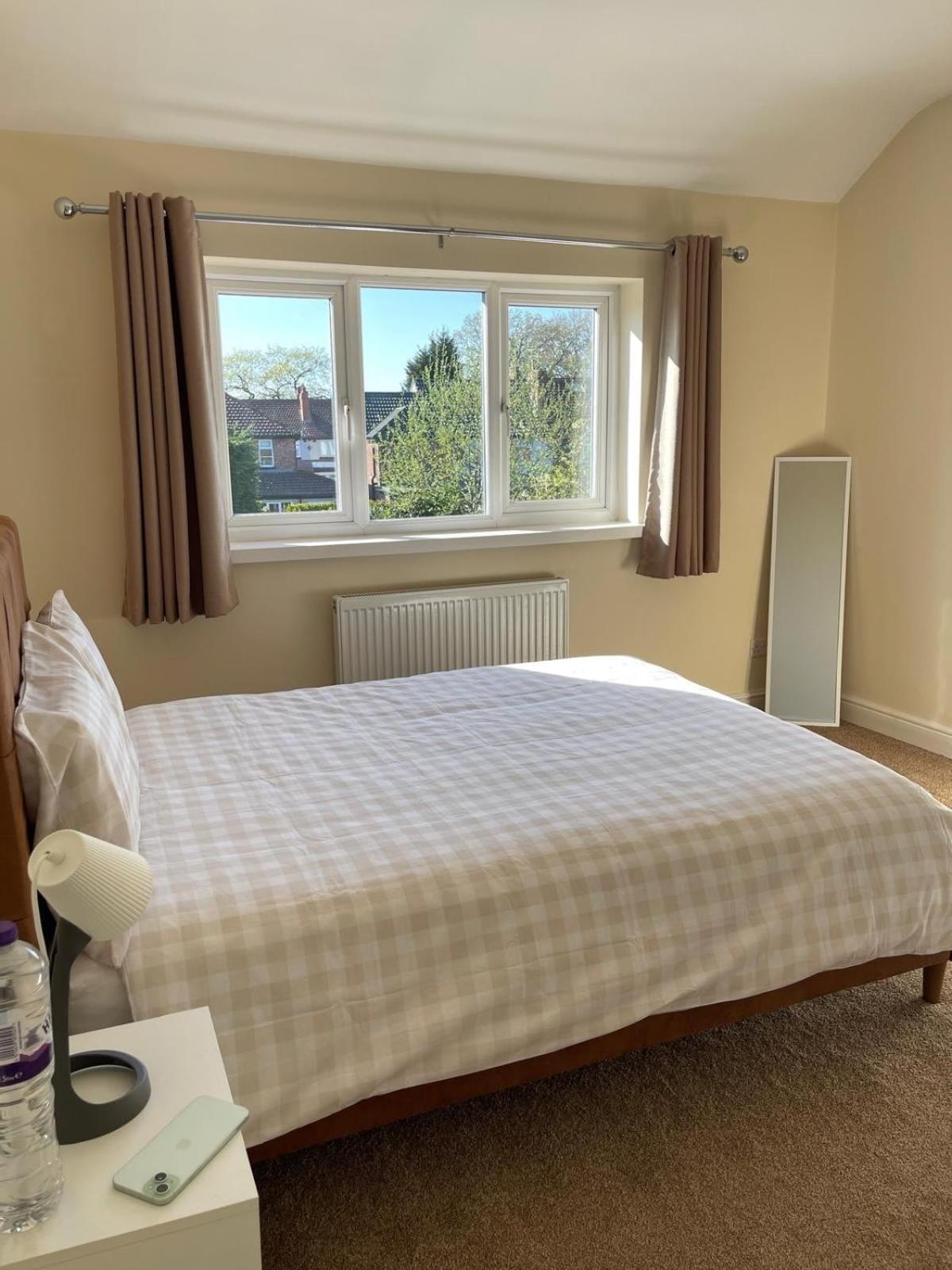 Holiday home Spacious 3 Bed With Driveway Manchester